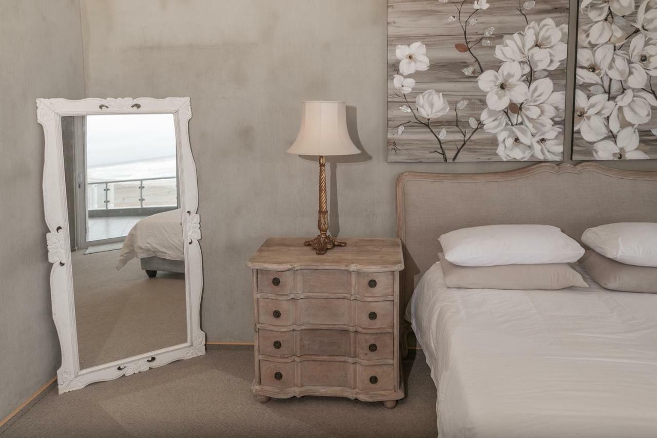 Blue Pearl - Situated Right On The Beach Свакопмунд Экстерьер фото